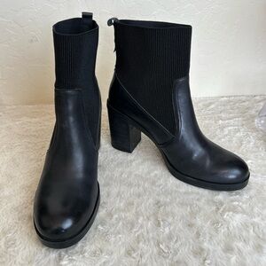 New Crown Vintage Black Adventure Leather + Stretch Fabric Pull On Boots Size 10